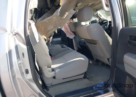 2009 Toyota Tundra Sr5 5.7L V8 z USA, uszkodzony, nr VIN 5TFDV541X9X092600